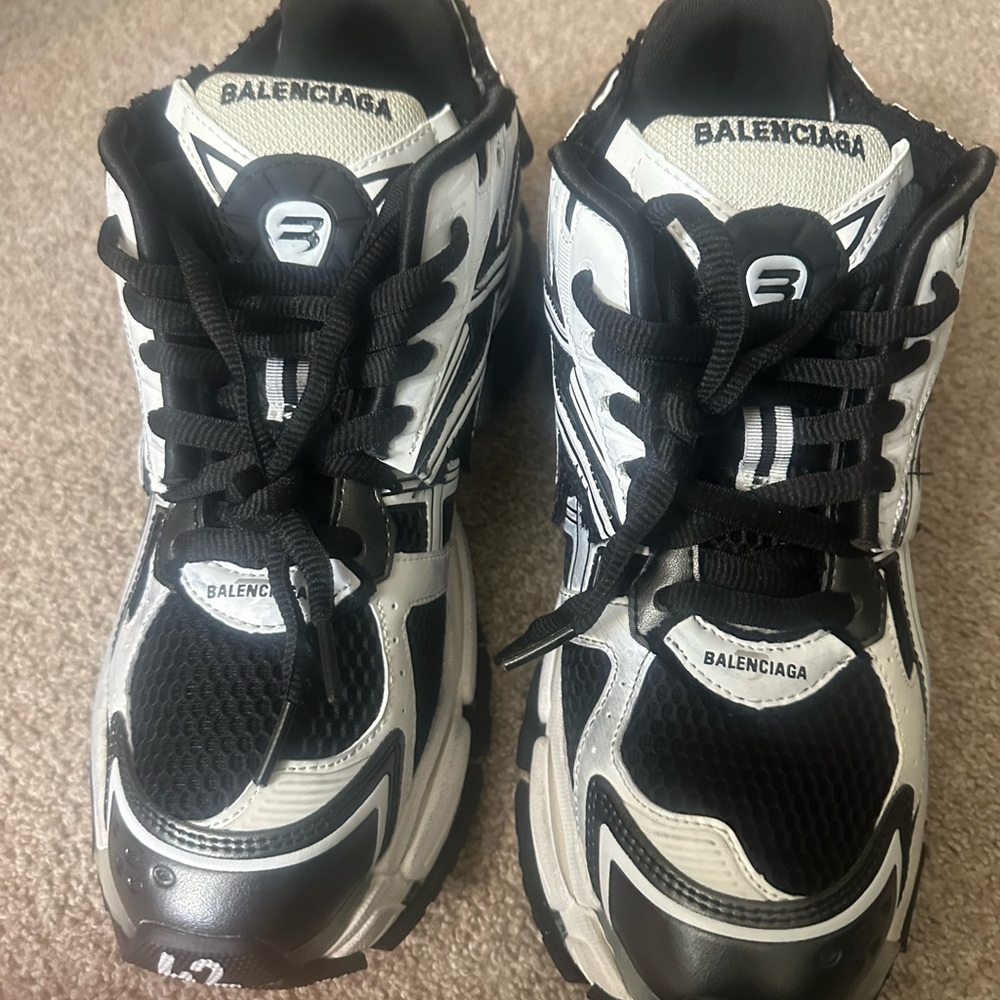 Balenciaga White and Black - Picture 9 of 13